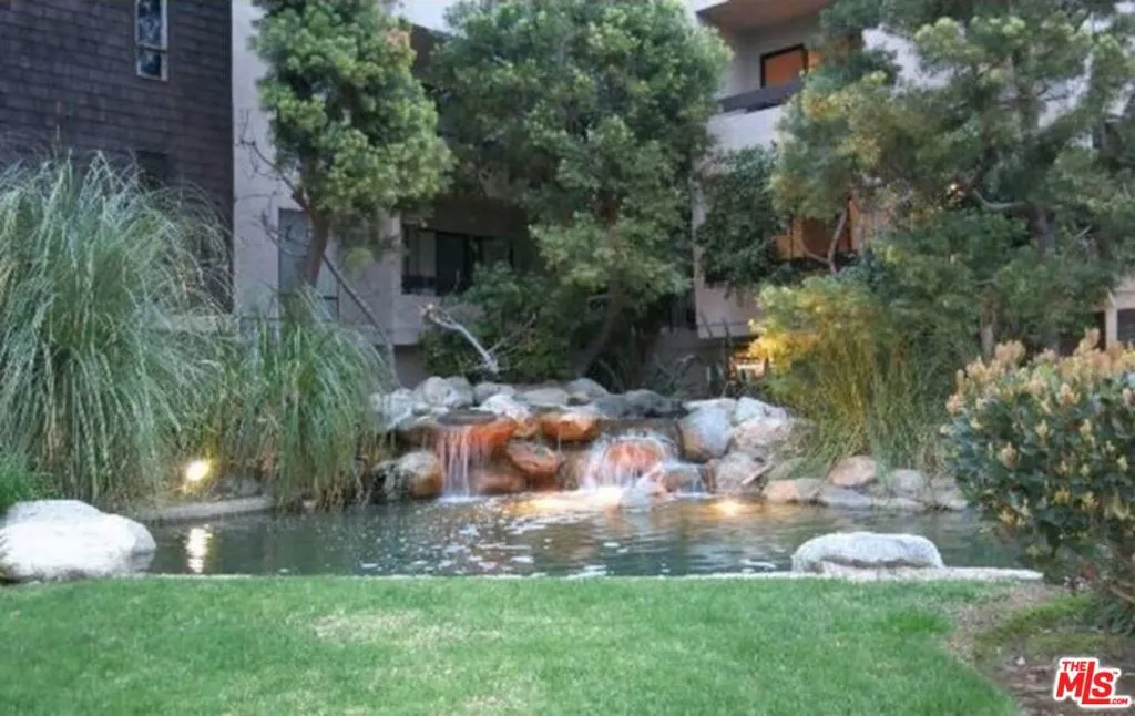 950 N Kings Road 205, West Hollywood, California 90069 home-pic-11